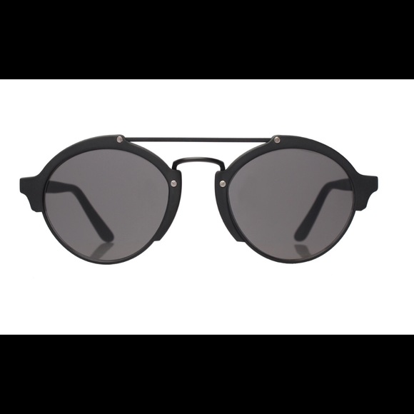 Illesteva Accessories - Illesteva Milan II sunglasses in matte black